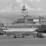 東亜国内航空のYS-11と羽田ターミナル　1972年（昭和47年）。（今）