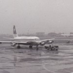 スイス航空のコンベアCV-880とデ・ハビランドDH.114へロン（藤田航空？）　　1961年（昭和36年）。（梅）