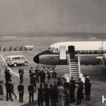 YS-11国内線就航　日本国内航空が日本航空機製造（YS-11製作会社）から試作2号機をリースし、国内線に初就航した日。1965年（昭和40年）4月1日。（小）